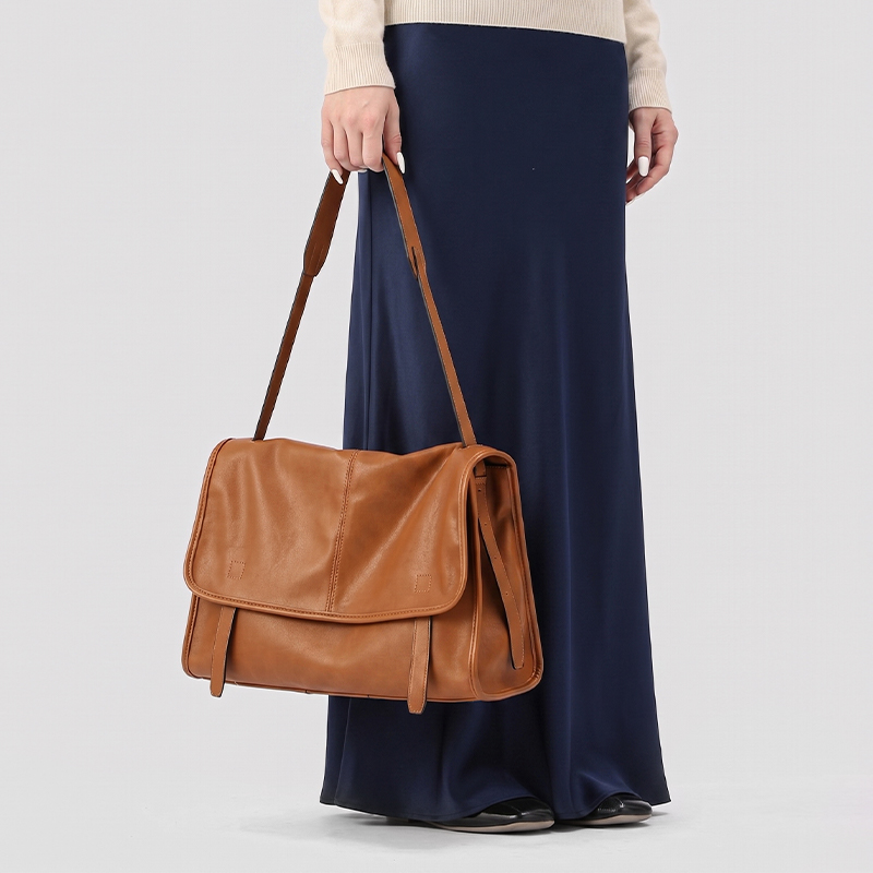 Sinco Vegetable Tanned Sheepskin Leather Messenger Bag