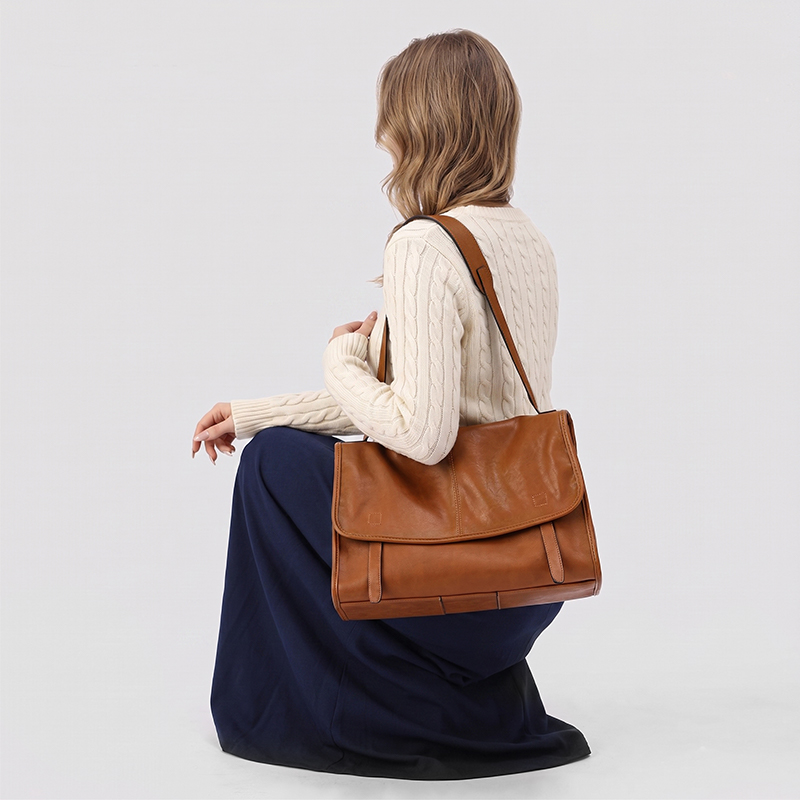 Sinco Vegetable Tanned Sheepskin Leather Messenger Bag