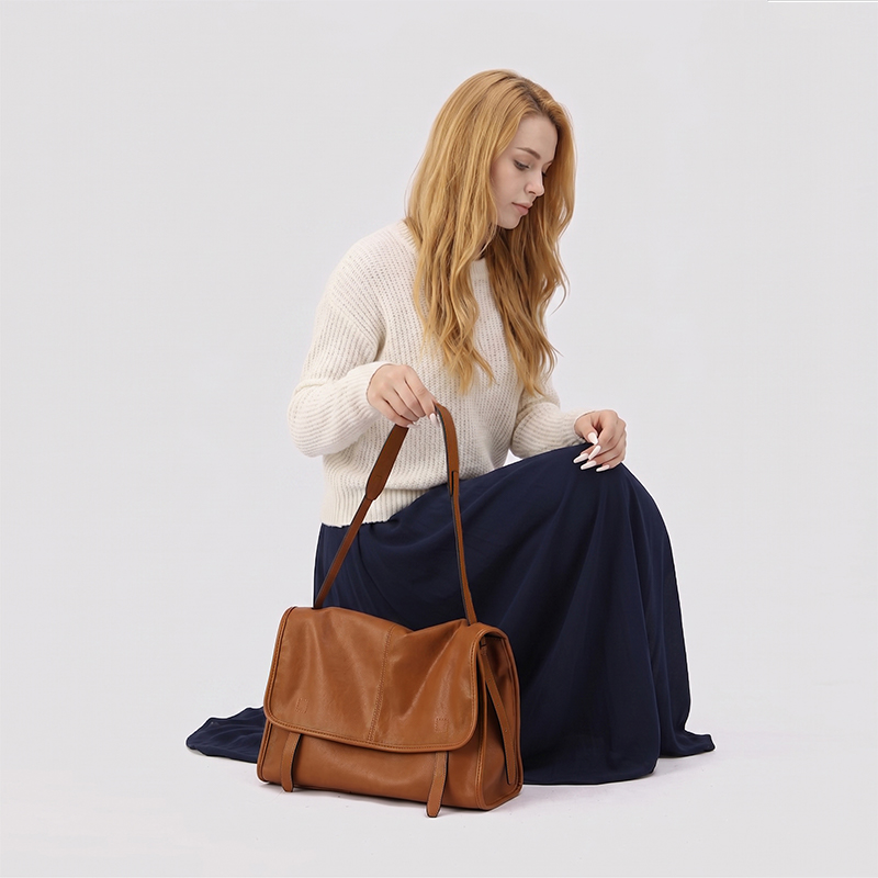 Sinco Vegetable Tanned Sheepskin Leather Messenger Bag