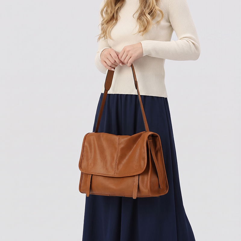 Sinco Vegetable Tanned Sheepskin Leather Messenger Bag